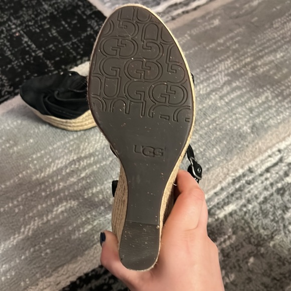 UGG strapped black wedge sandals size 8.5 - Picture 5 of 8